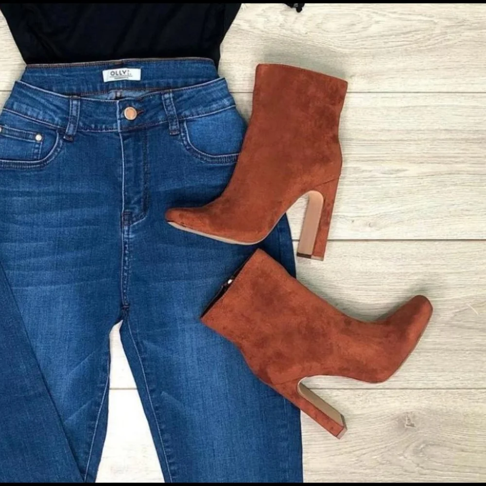 Just In Lila booties - Picture 2 of 2